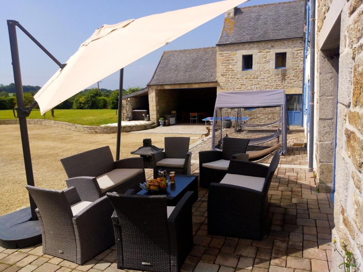 Maison Spacieuse A Plougonven Avec Jacuzzi Et Jardin Εξωτερικό φωτογραφία
