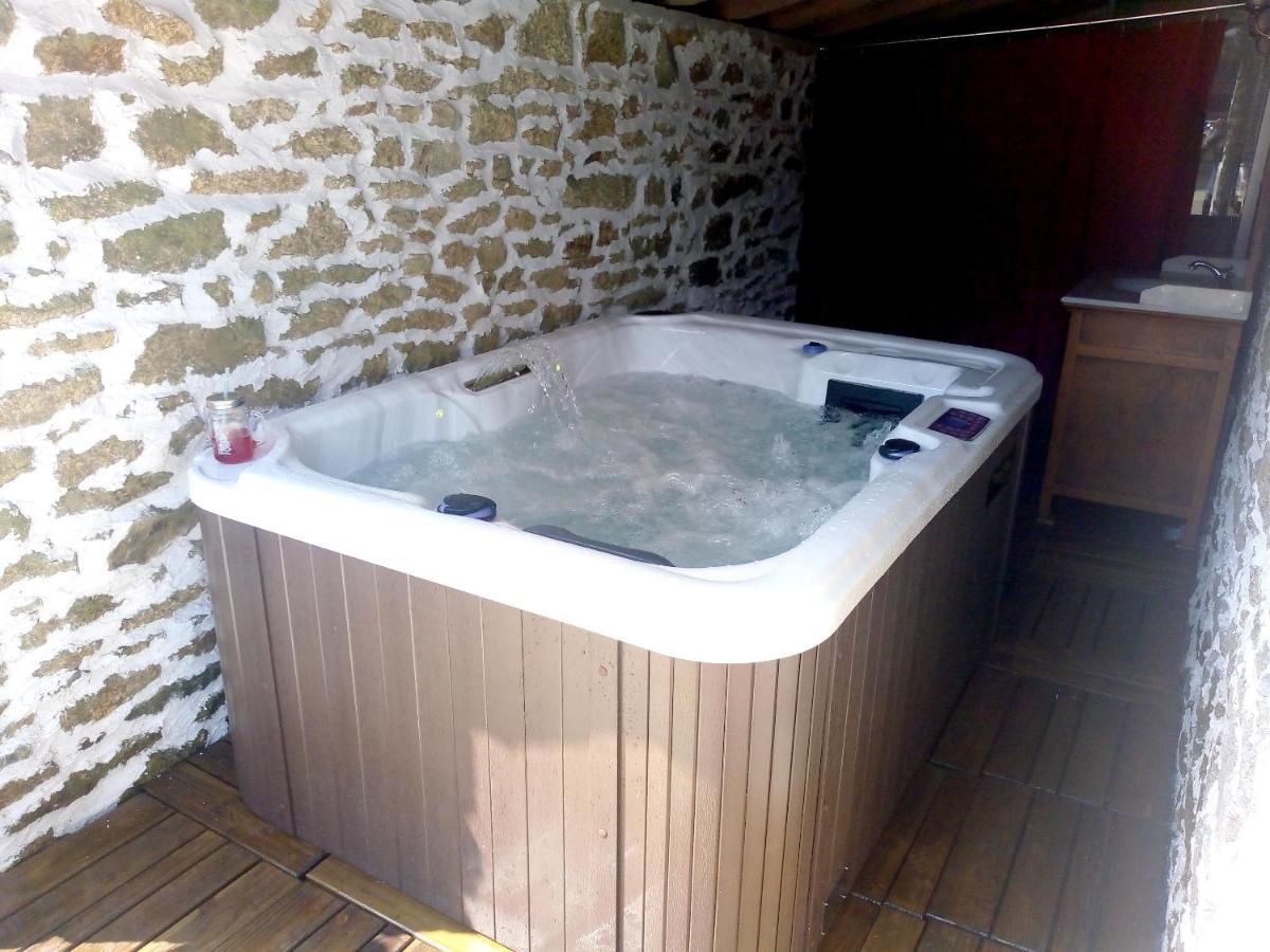 Maison Spacieuse A Plougonven Avec Jacuzzi Et Jardin Εξωτερικό φωτογραφία